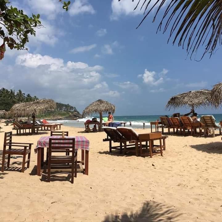 Deshan Homestay & Restaurant Tangalle Ngoại thất bức ảnh
