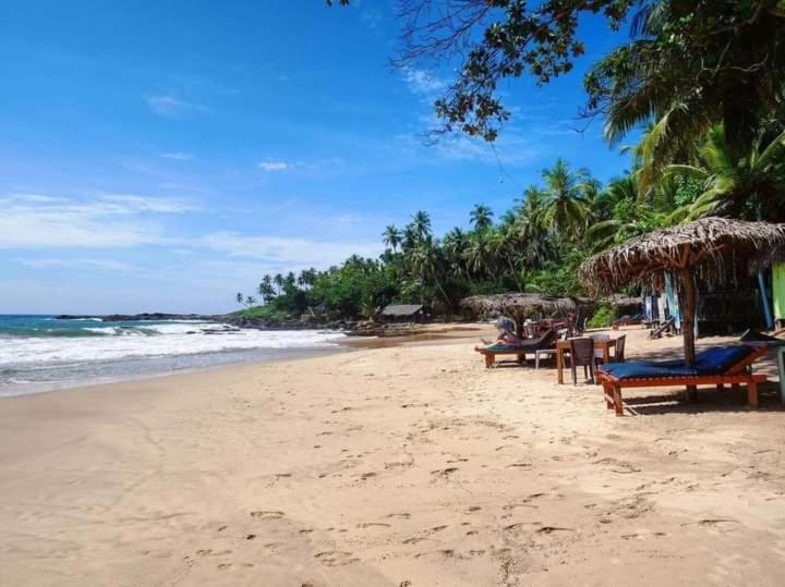Deshan Homestay & Restaurant Tangalle Ngoại thất bức ảnh