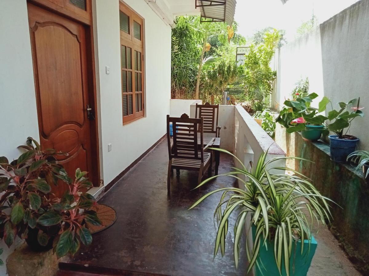 Deshan Homestay & Restaurant Tangalle Ngoại thất bức ảnh