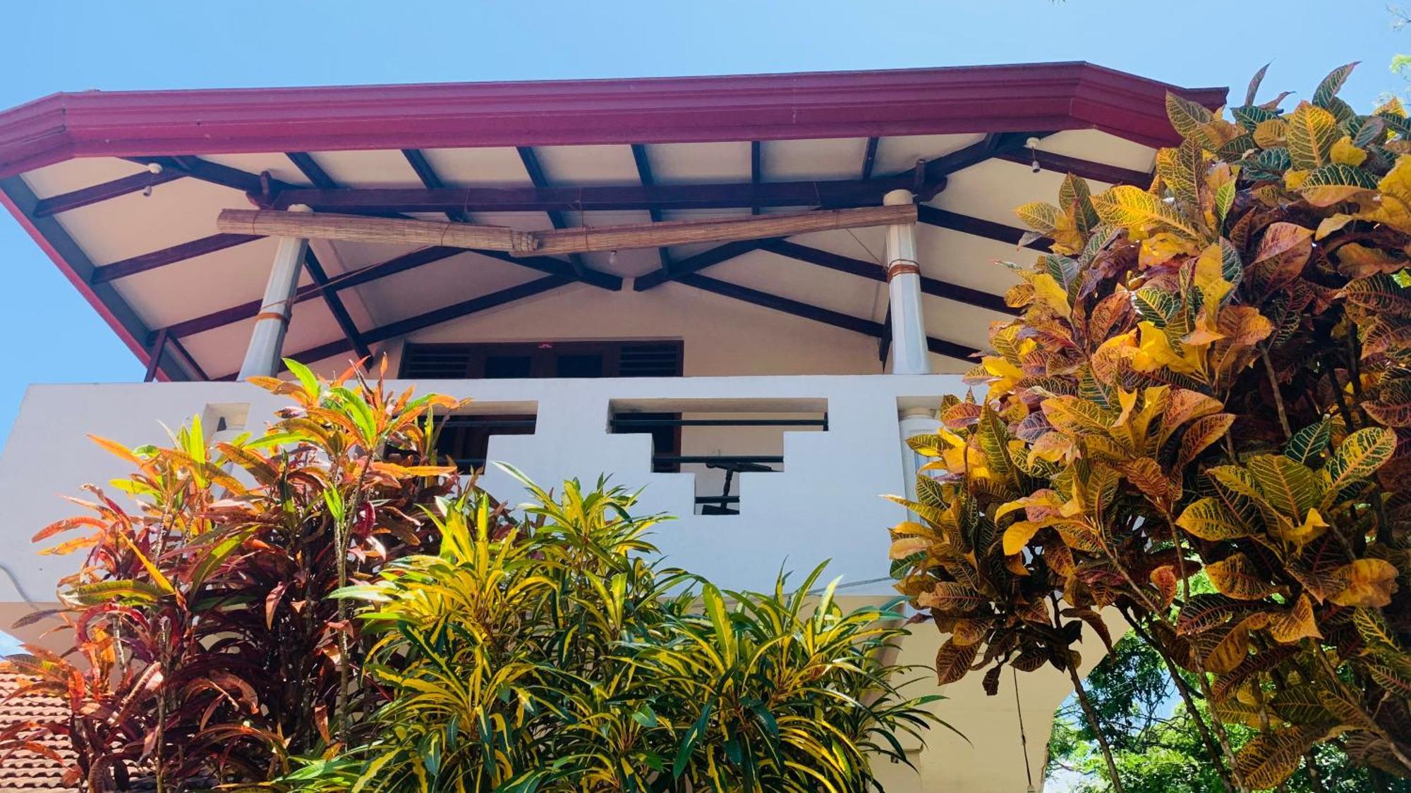 Deshan Homestay & Restaurant Tangalle Ngoại thất bức ảnh