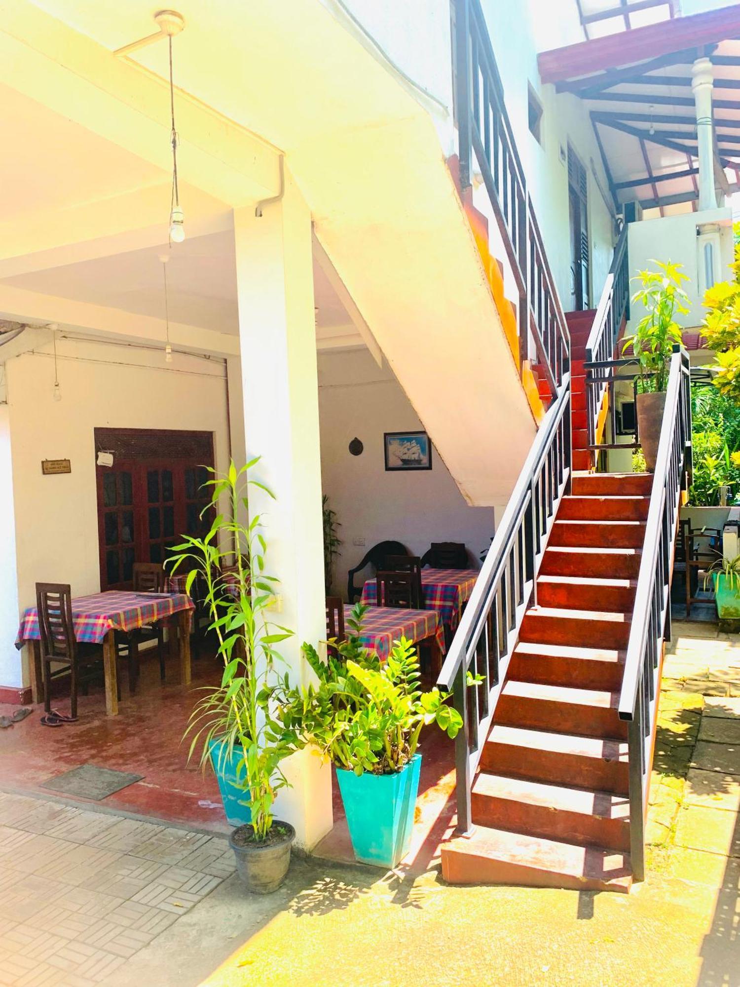 Deshan Homestay & Restaurant Tangalle Ngoại thất bức ảnh