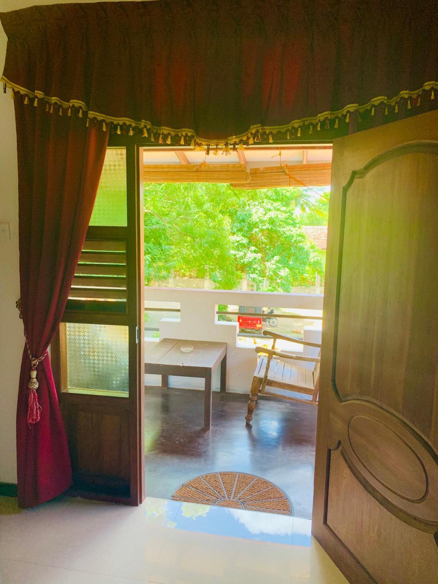 Deshan Homestay & Restaurant Tangalle Ngoại thất bức ảnh