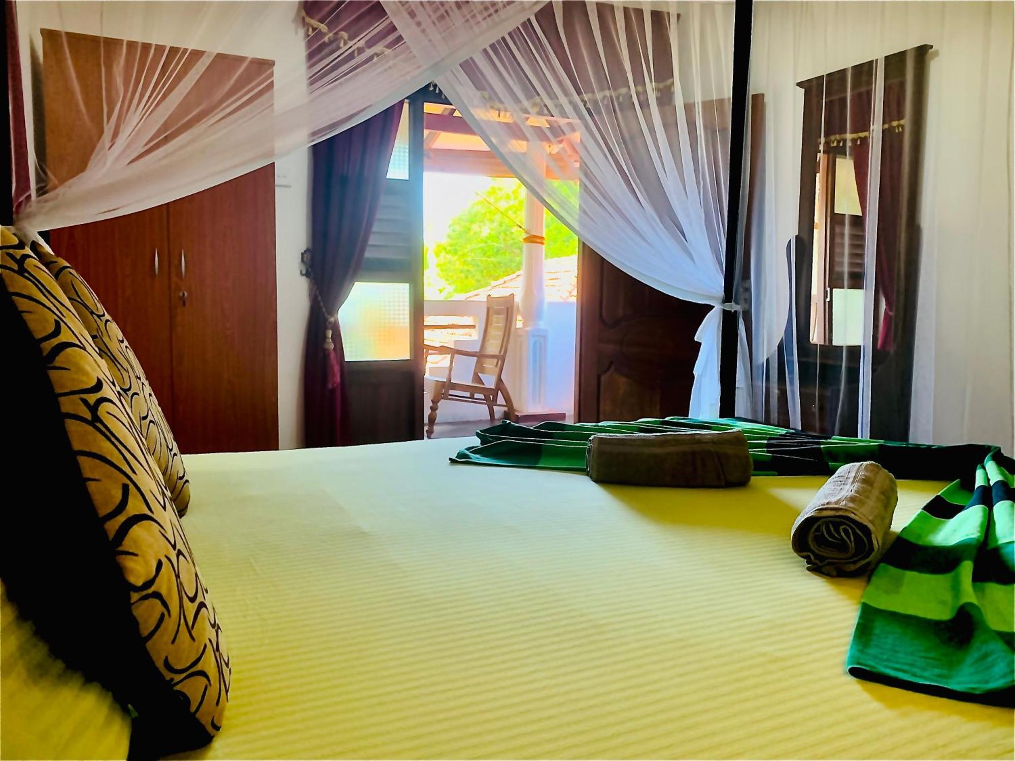 Deshan Homestay & Restaurant Tangalle Ngoại thất bức ảnh