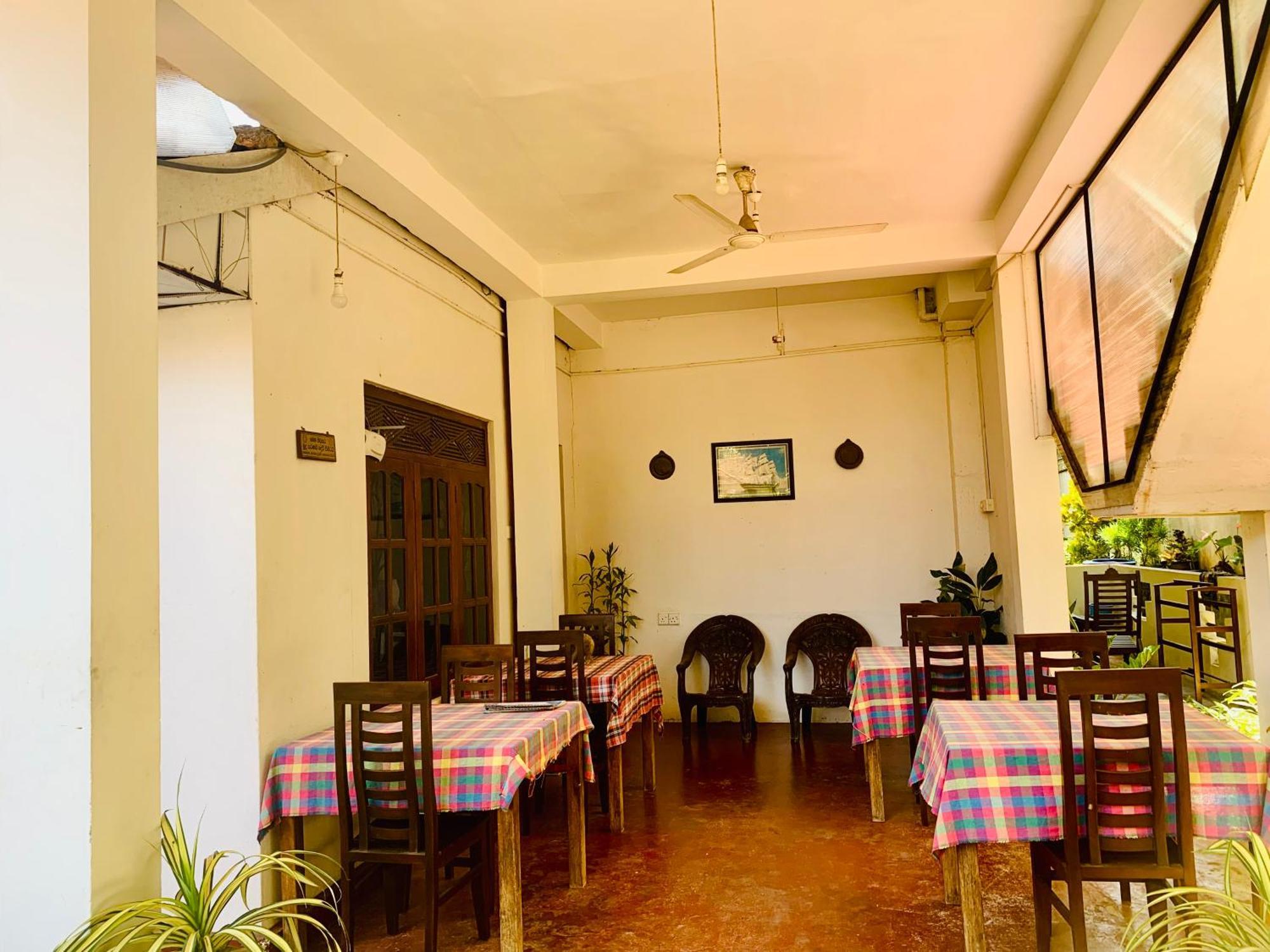Deshan Homestay & Restaurant Tangalle Ngoại thất bức ảnh