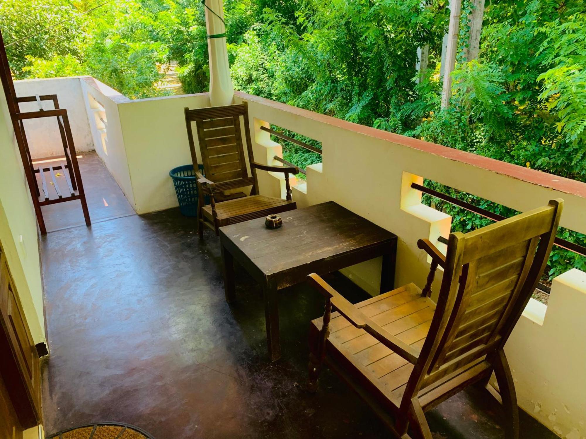 Deshan Homestay & Restaurant Tangalle Ngoại thất bức ảnh