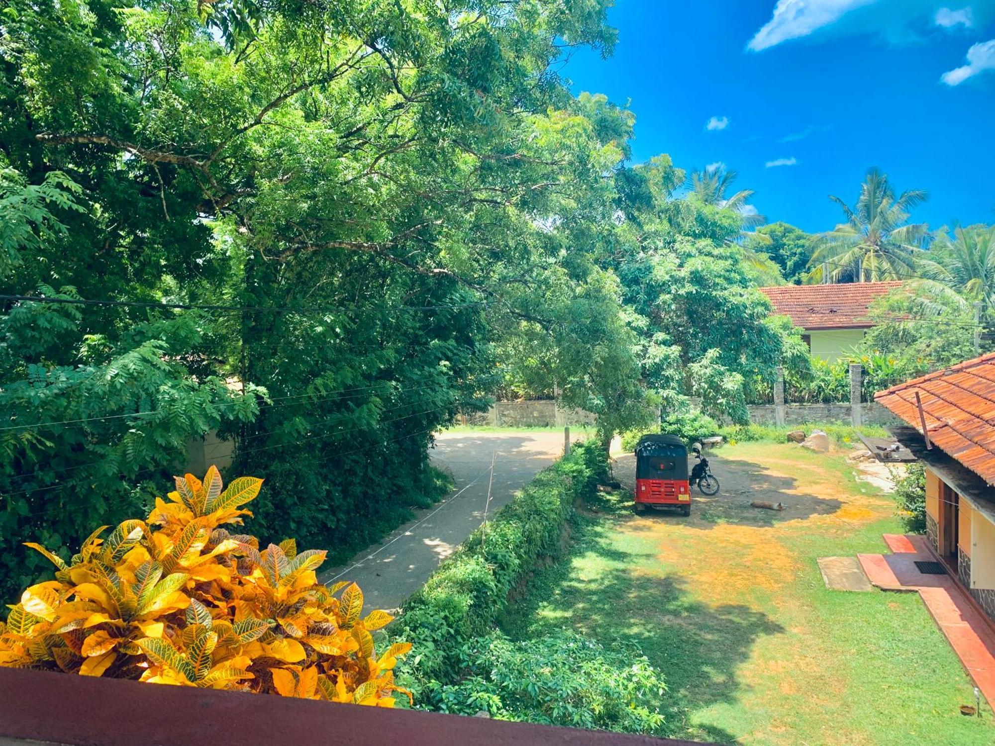 Deshan Homestay & Restaurant Tangalle Ngoại thất bức ảnh