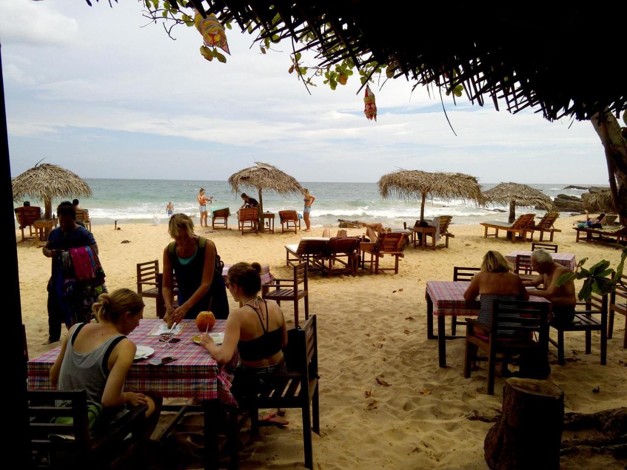Deshan Homestay & Restaurant Tangalle Ngoại thất bức ảnh